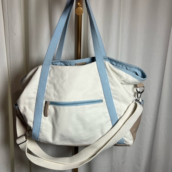 C&C California White and Blue Travel Bag with Sturdy Canvas - Picture 3 of 4